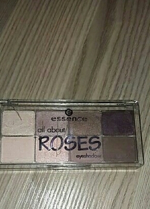 Essence All about roses palet
