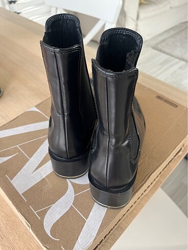 37 Beden Zara bot