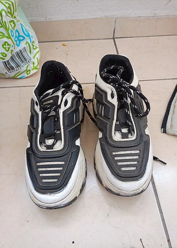 Gri Beyaz Bağcıklı Spor Kadın Sneaker