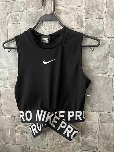 Nike büstiyer