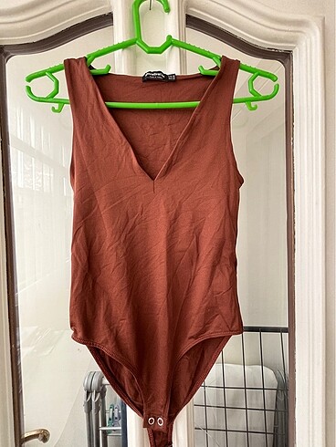 Stradivarius askılı çıtçıtlı body