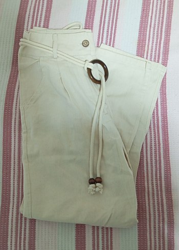 Beyaz Kemerli Bol Kesim Kadın Pantolon - Görsel 4