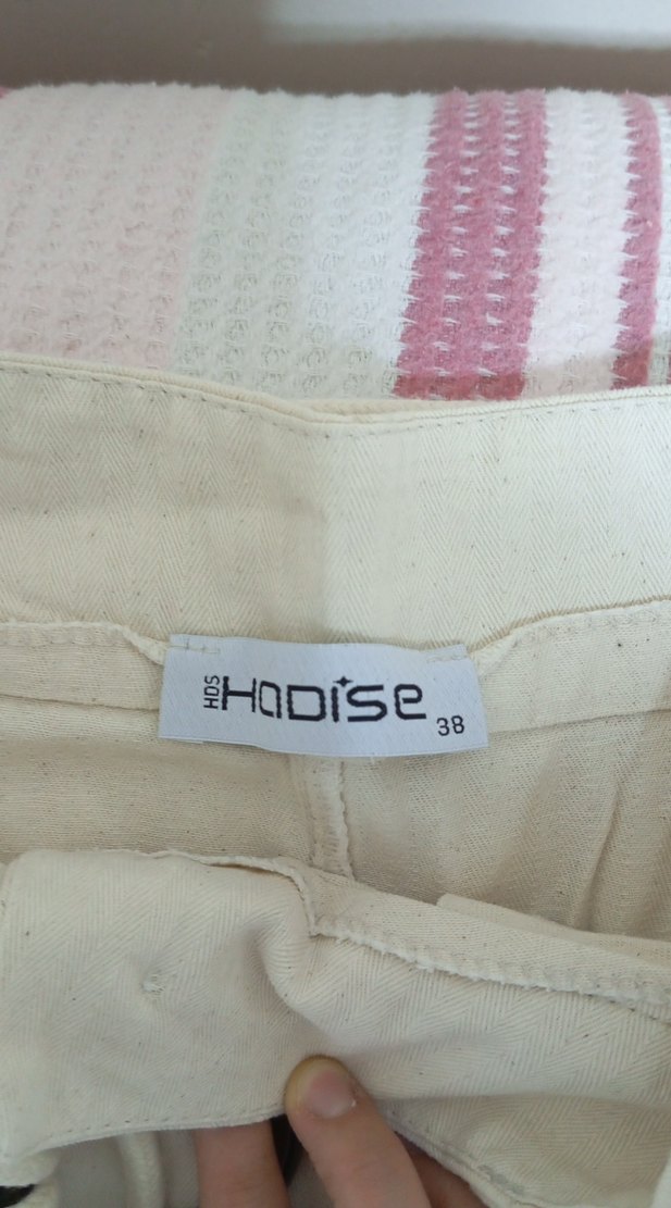 Beyaz Kemerli Bol Kesim Kadın Pantolon - Görsel 3