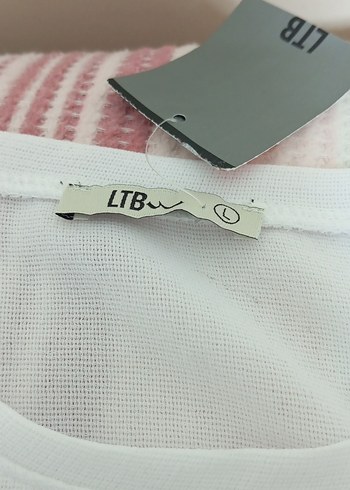 Beyaz Keten Fırfırlı Tişört - Görsel 4