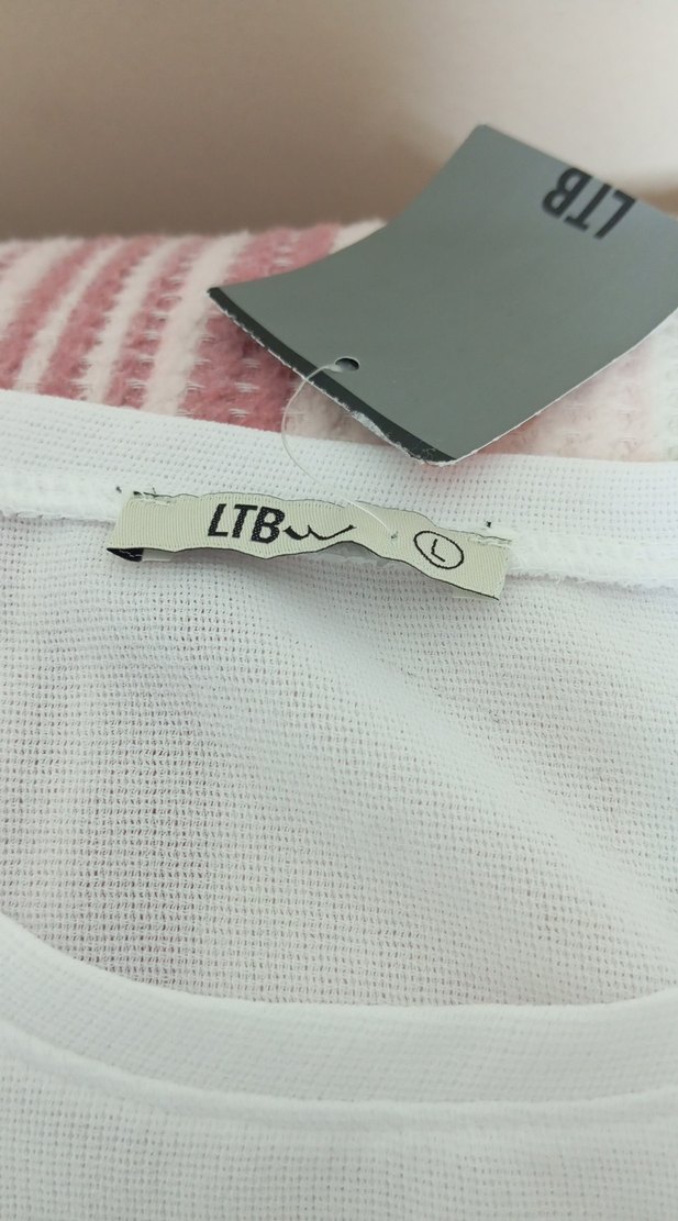 Beyaz Keten Fırfırlı Tişört - Görsel 4