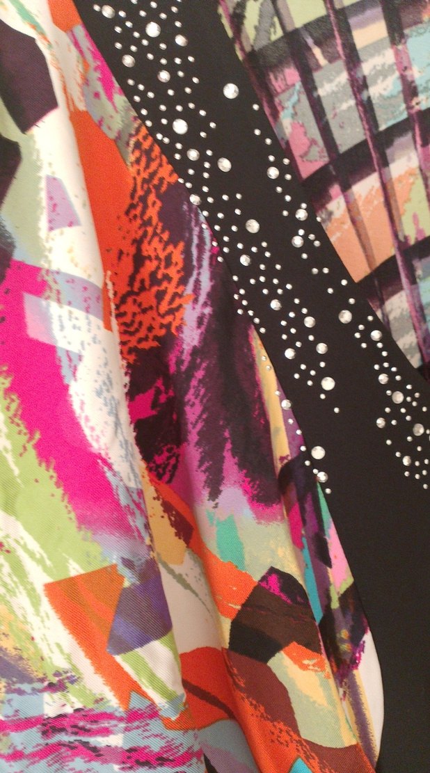 Renkli Drapeli V Yaka kısaElbise - Görsel 4