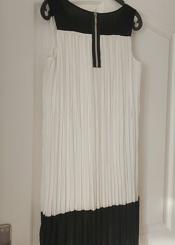 Kadın Beyaz Siyah Uzun Piliseli Elbise - Görsel 5