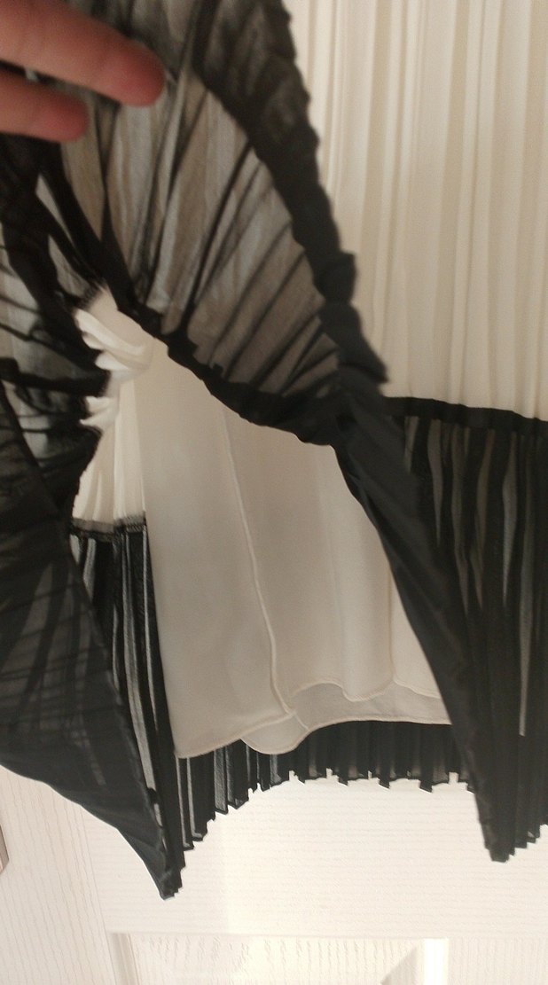 Kadın Beyaz Siyah Uzun Piliseli Elbise - Görsel 4