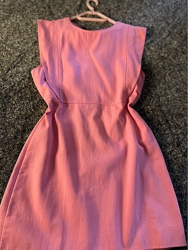 Pembe elbise
