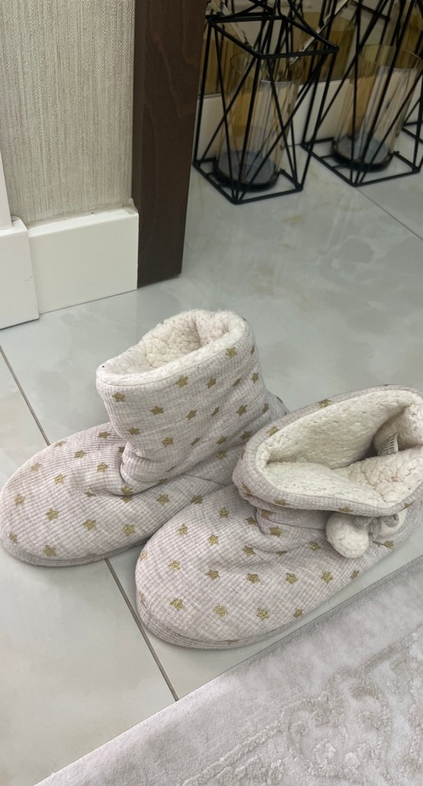 Nakışlı Beyaz Kız Çocuk Ev Botu - Görsel 2