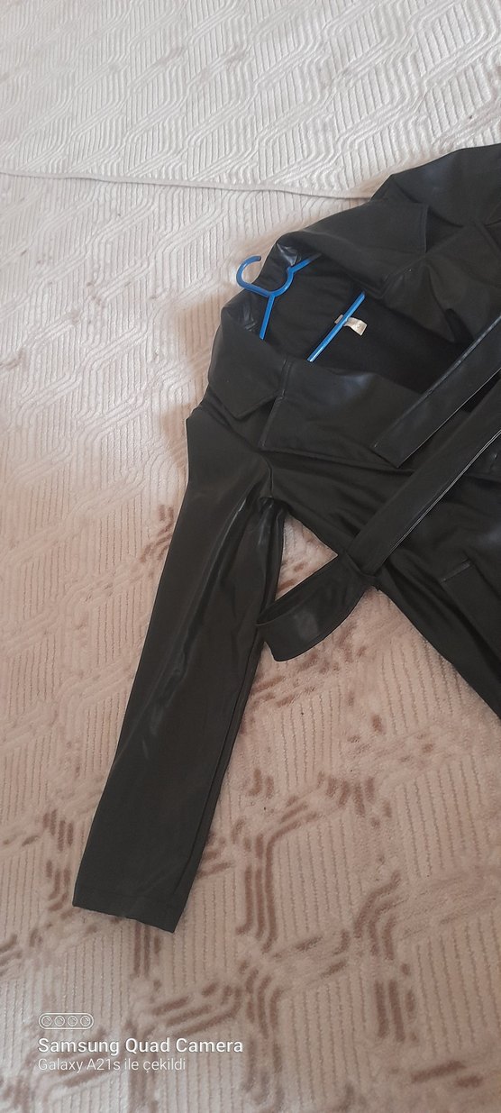 Siyah Uzun Kadın Trençkot - Gotik Stil - Görsel 3