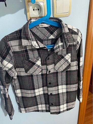 Erkek Çocuk gömlek Koton 5/6 yaş için az giyildi çok iyi durumda