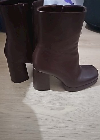 Bershka Kahverengi Deri Platform Topuklu Kadın Bot
