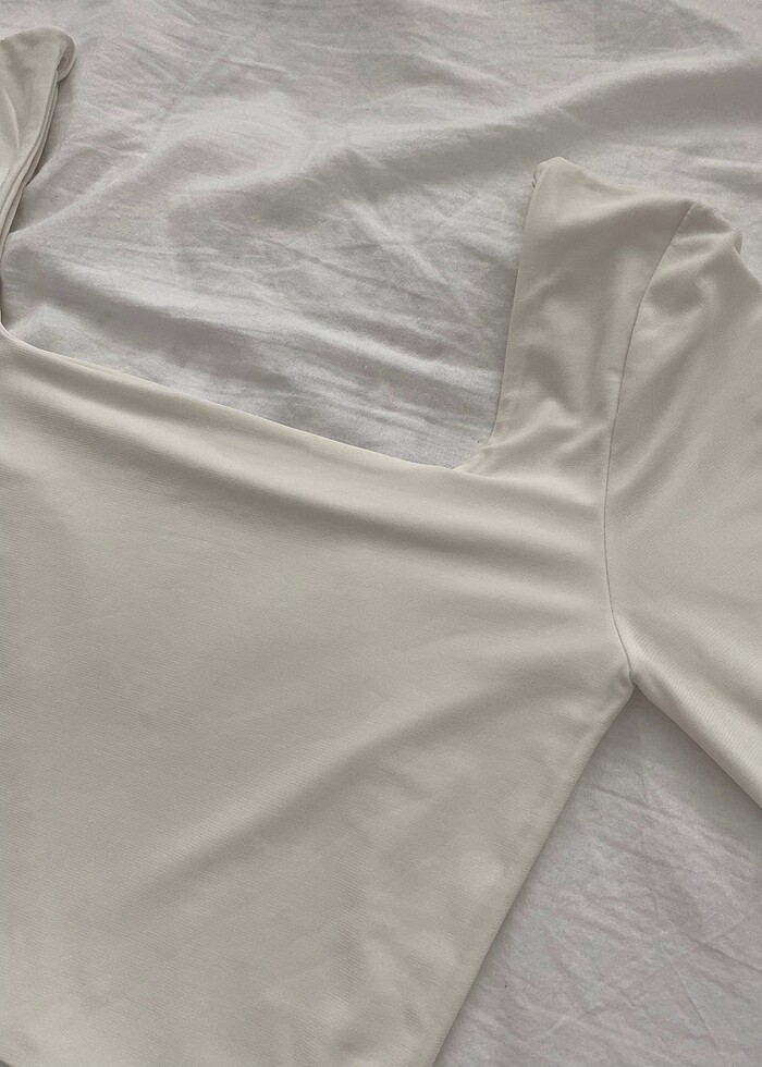 Kırık beyaz crop bluz - Görsel 3