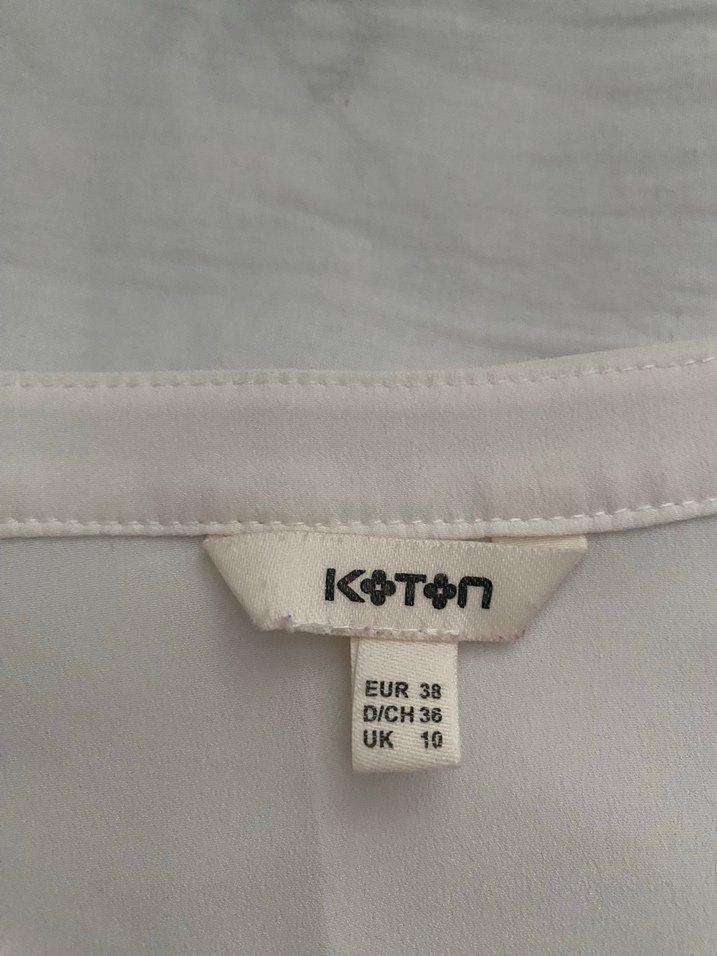 Beyaz V Yaka Kısa Kollu Bluz - Görsel 2