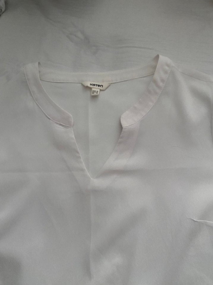 Beyaz V Yaka Kısa Kollu Bluz - Görsel 3