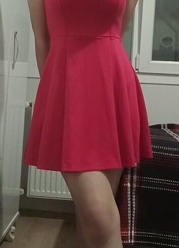 Kırmızı kısa elbise 
