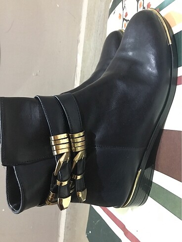 Zara Vintage love bot