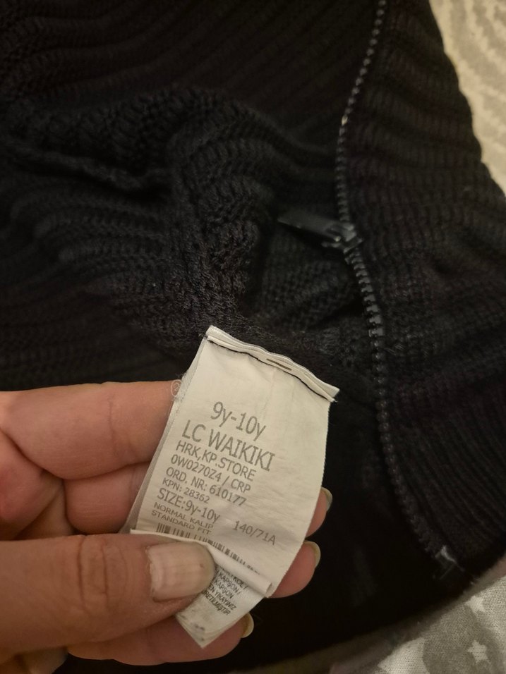 Kapüşonlu Siyah Erkek Çocuk Triko Kazak - Görsel 3