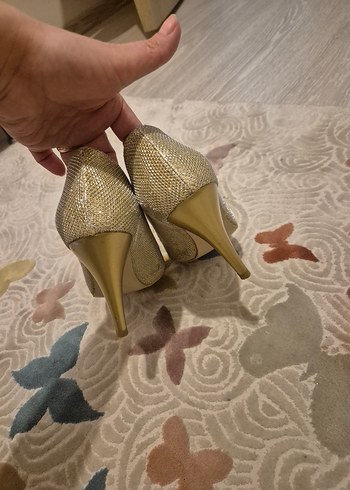 Altın Renkli Parlak  Topuklu Ayakkabı - Görsel 2