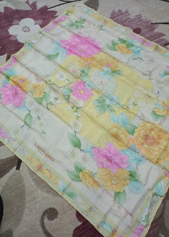 Çiçek Desenli Pastel Renkli Kadın Eşarp - Görsel 2