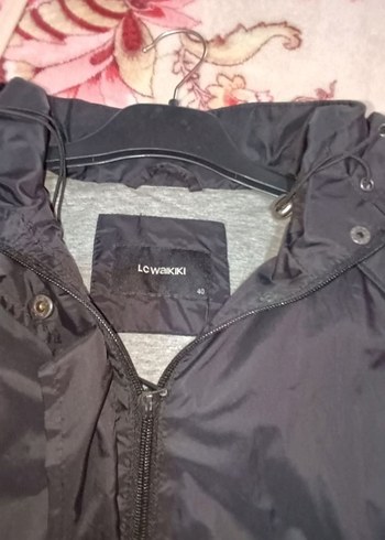 LC Waikiki Siyah bayan yağmurluk