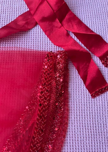Gelinlik Kirmizi Payetli Tul Elbise Sikligin Ve Zarafetin Bulusmasi