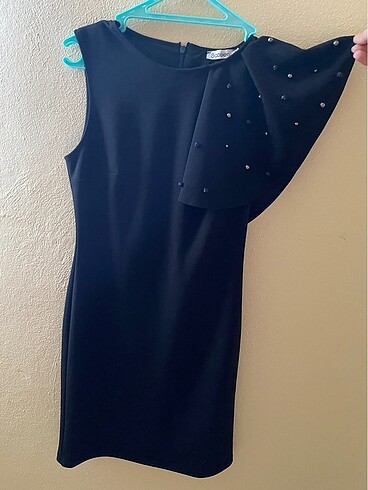 Sateen elbise