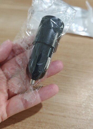 Araç içi telefon şarjı
