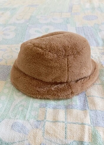 Peluş şapka
