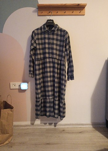 Ekose Desenli Gri Elbise - Görsel 2