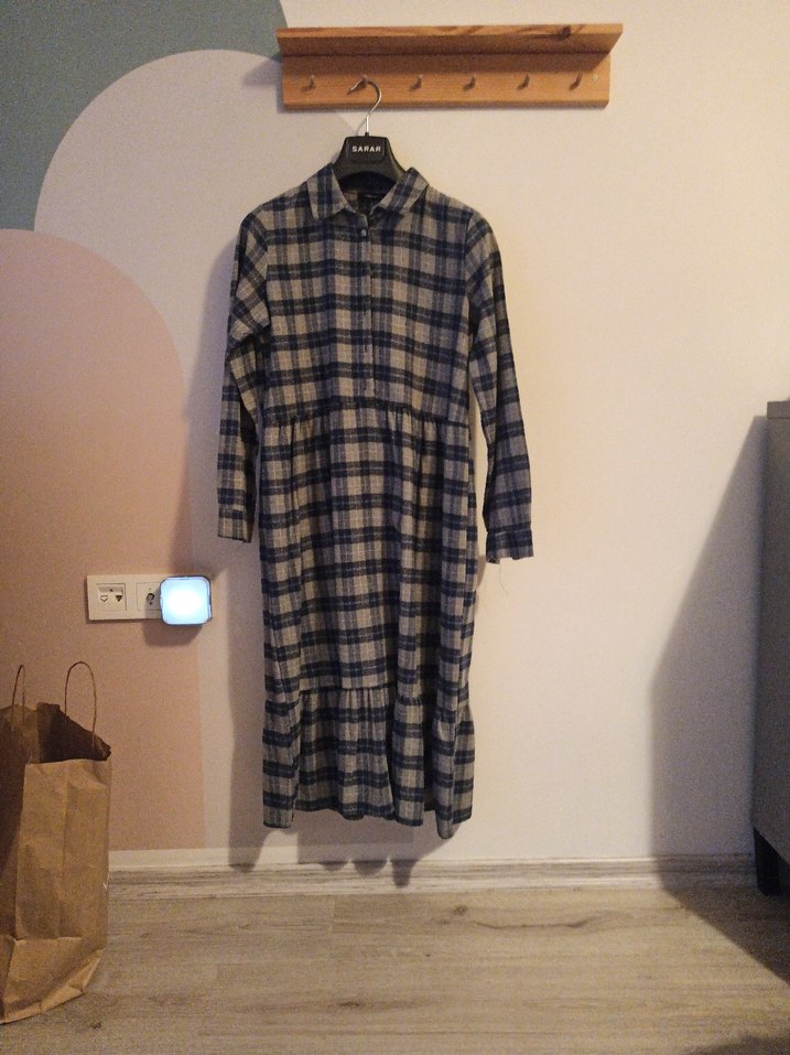 Ekose Desenli Gri Elbise - Görsel 2