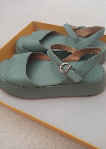 Turkuaz Tokalı Dolgu Topuk Kadın Sandalet - Görsel 3