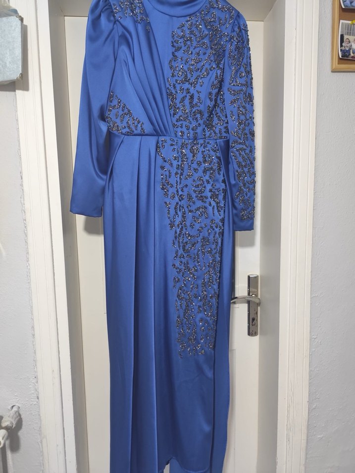 Uzun Kollu Drapeli Lacivert kiralık abiye - Görsel 3