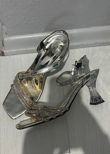 Gümüş Renkli Yılan Desenli Payetli Topuklu Ayakkabı - Görsel 2