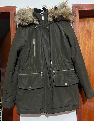 Zara Mont