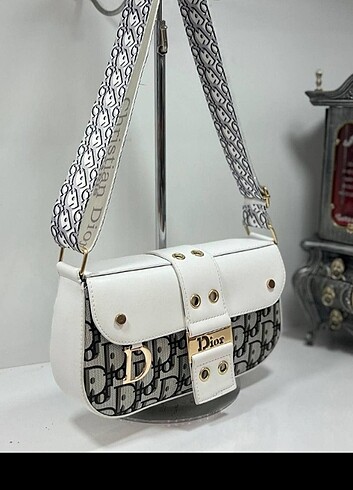 Dior #dior#kolcantası#yenisezon#banbi#zara#lcwakiki#kadincanta#omuzca