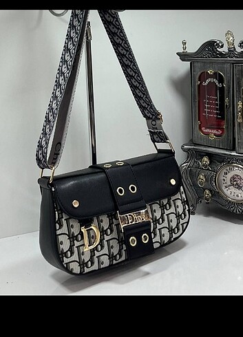  Beden siyah Renk #dior#kolcantası#yenisezon#banbi#zara#lcwakiki#kadincanta#omuzca