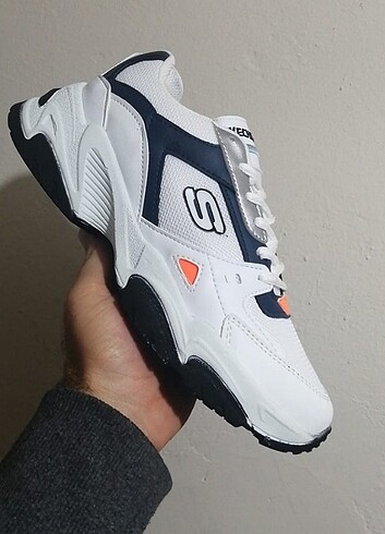 37 Beden Skechers Spor ayakkabı 36 37 38 40 nolar mevcut 