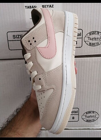 Nike 37 38 39 40 numaraları mevcuttur