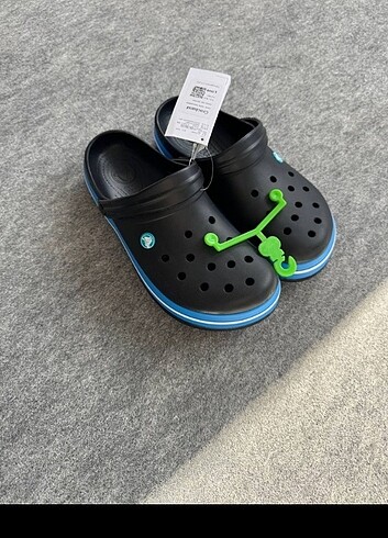 Crocs Crocband Black Blue

41-45 Arası  - Görsel 2