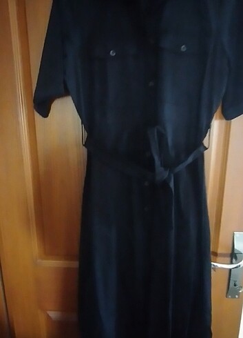 Siyah kısa kollu midi boy elbise 