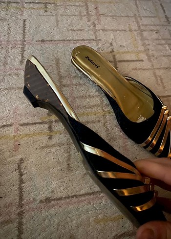 Altın Renkli Tokalı Stiletto Terlik - Görsel 2