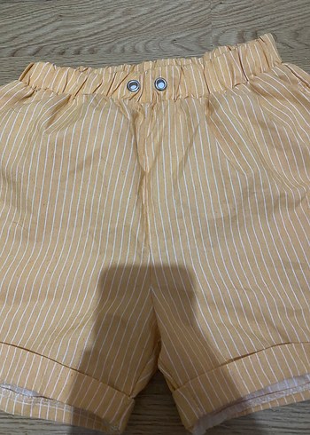 Düğmeli Sarı Mini Keten Şort - Görsel 3