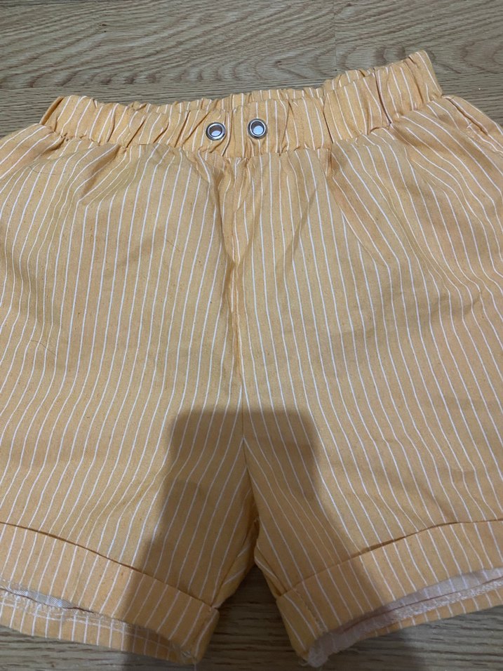 Düğmeli Sarı Mini Keten Şort - Görsel 2