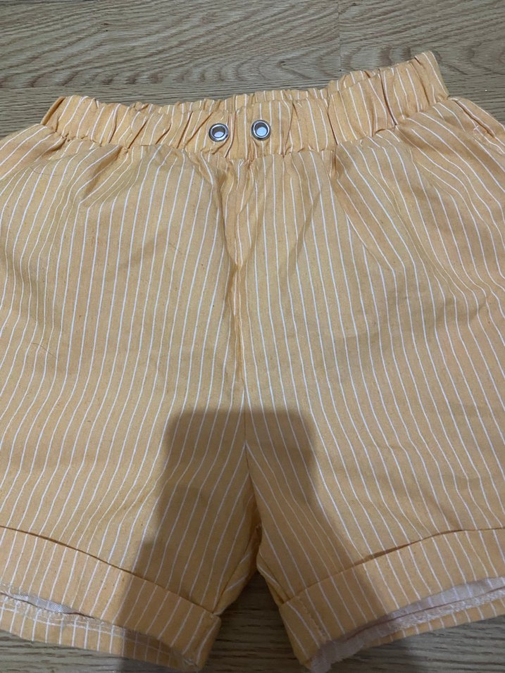 Düğmeli Sarı Mini Keten Şort - Görsel 3