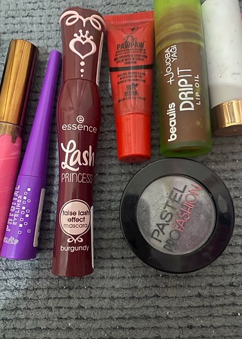 Çeşitli Makyaj Ürünleri Seti - Görsel 2