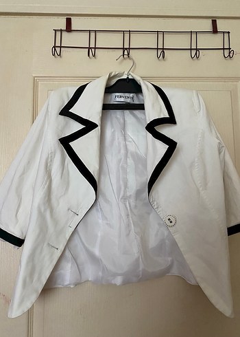 Zara Siyah Biyeli Beyaz Kisa Blazer Ceket