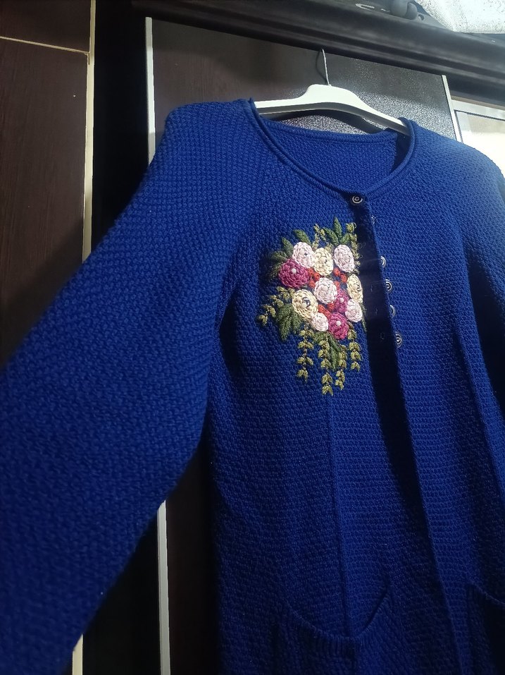 Nakışlı Mavi Uzun Örgü Kadın Kaban - Görsel 2