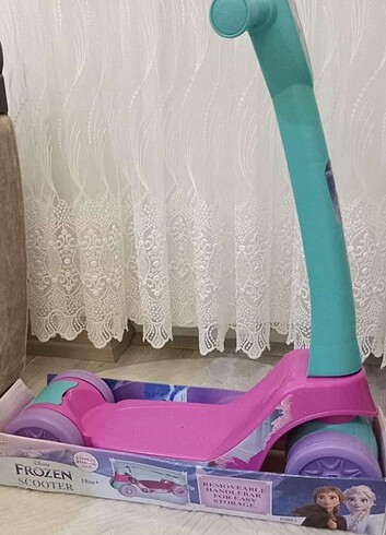Frozen marka kız çocuk scooter